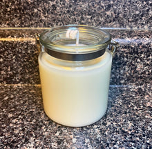 Charger l&#39;image dans la galerie, Fresh Linen Soy Wax Candle
